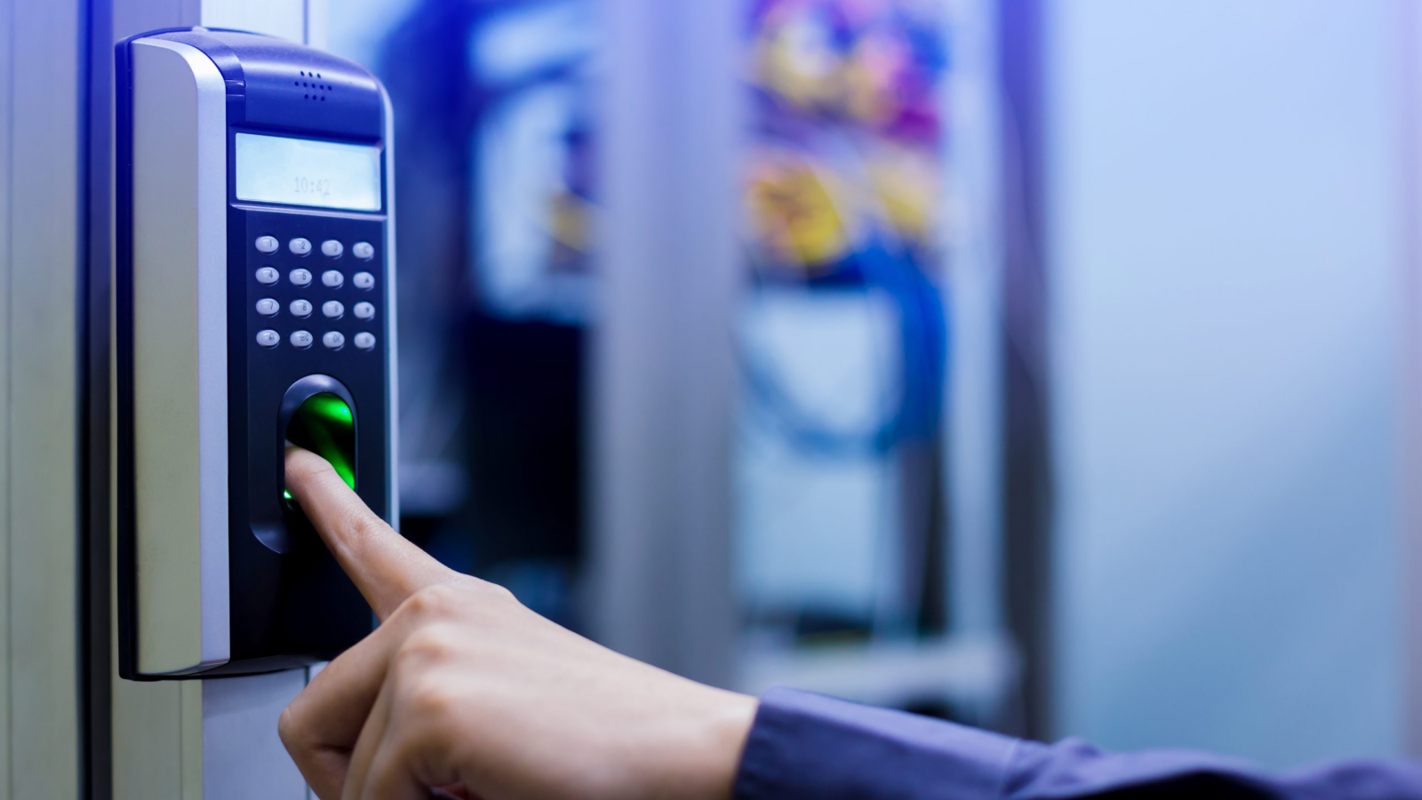 Cómo autorizar accesos seguros a una mano remota en tu data center: el protocolo de 5 pasos que tu proveedor de site te va a exigir